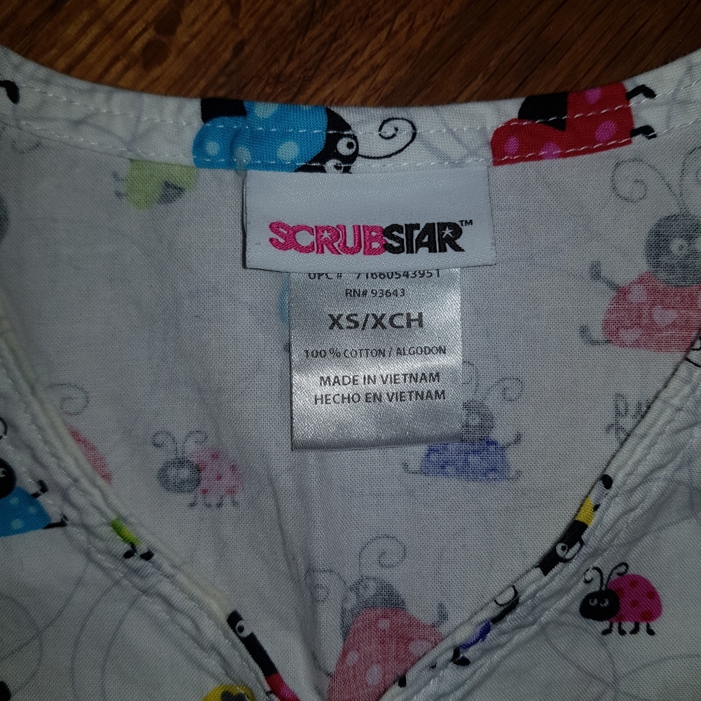 🌻 scrub top - Picture 2 of 2